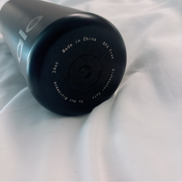 NWOT Alo Black Aluminum Water Bottle - Picture 2 of 4